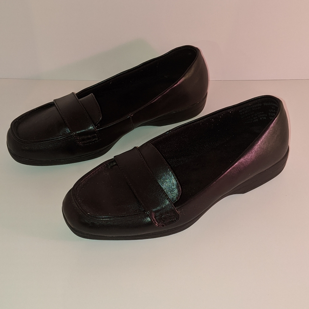 Women's Black Loafers Size 6W